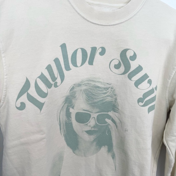 Taylor Swift 1989 Cream Sweatshirt with Green Print MEDIUM - Picture 3 of 5